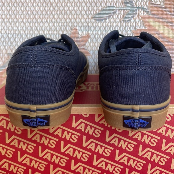 Vans Men’s Atwood
(12 Oz Canvas) Navy/Gum
VN000XBOD8F
Sneakers - Picture 14 of 16